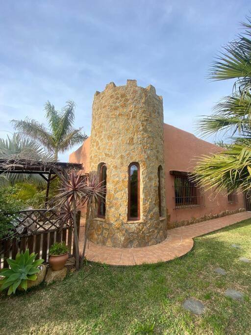 House Near Conil With A Tropical Garden And Pool Ferienhaus *